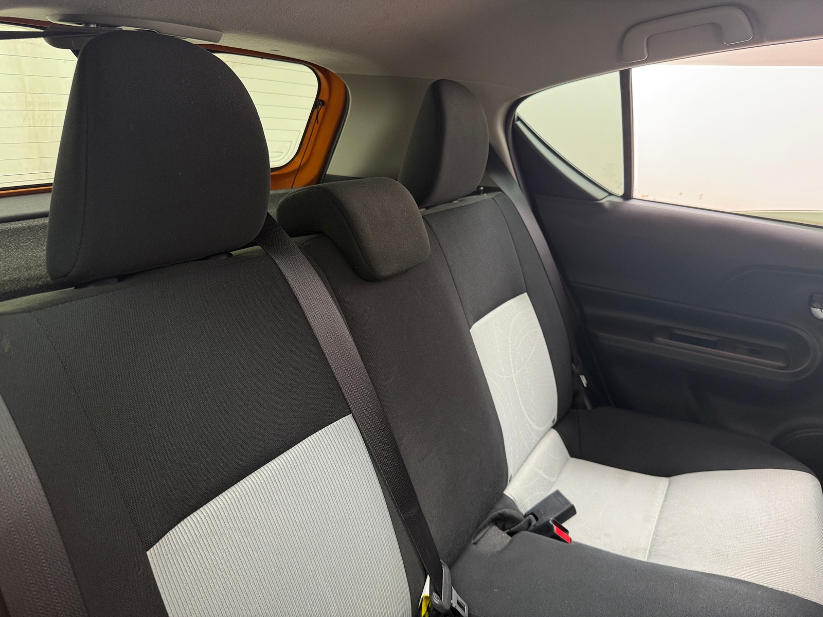 Thumbnail: 2017 Toyota Prius c - 6