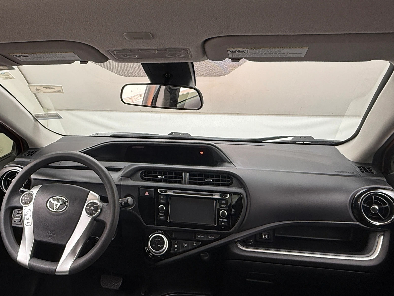 Thumbnail: 2017 Toyota Prius c - 3