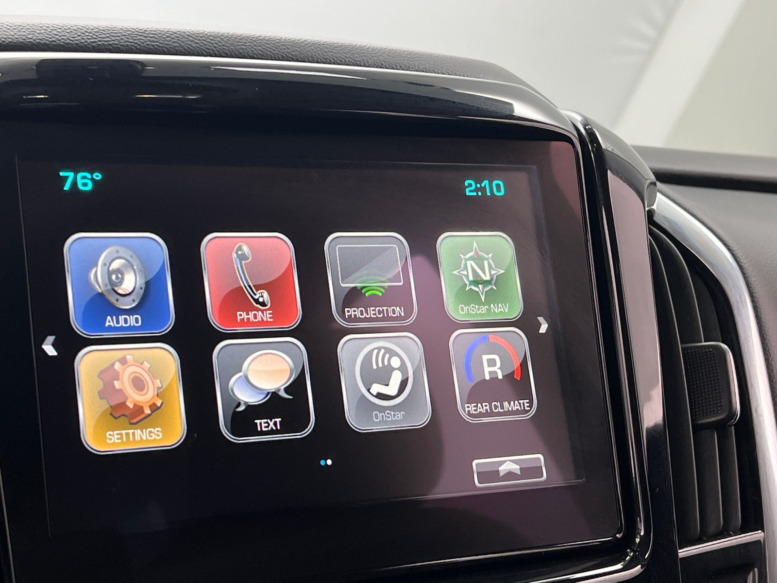 Thumbnail: 2018 Chevrolet Traverse - 4