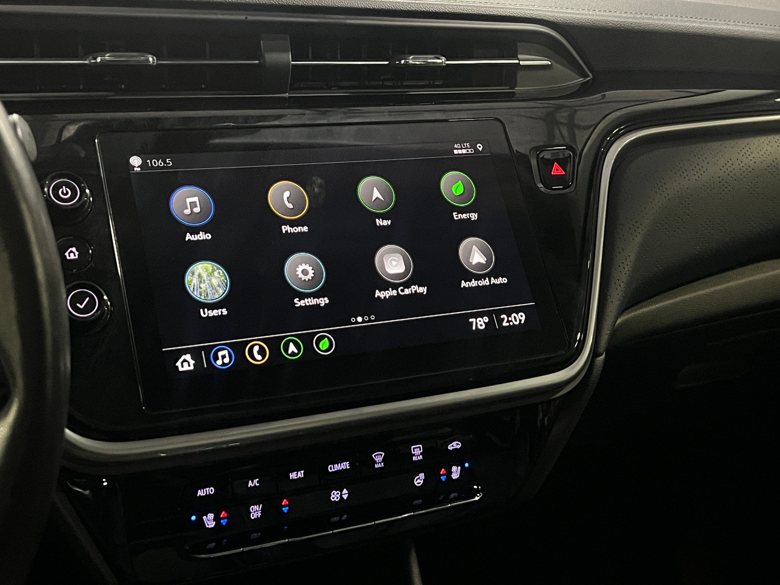 Thumbnail: 2022 Chevrolet Bolt EUV - 3