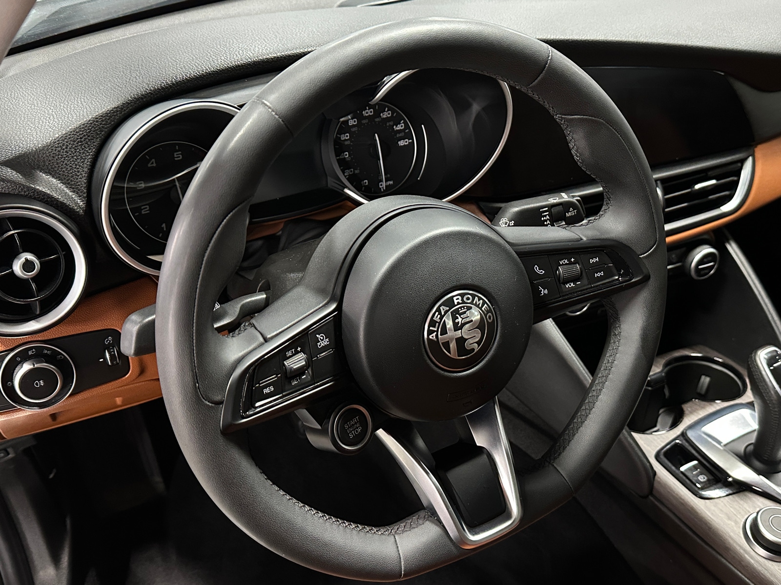 Thumbnail: 2020 Alfa Romeo Giulia - 4