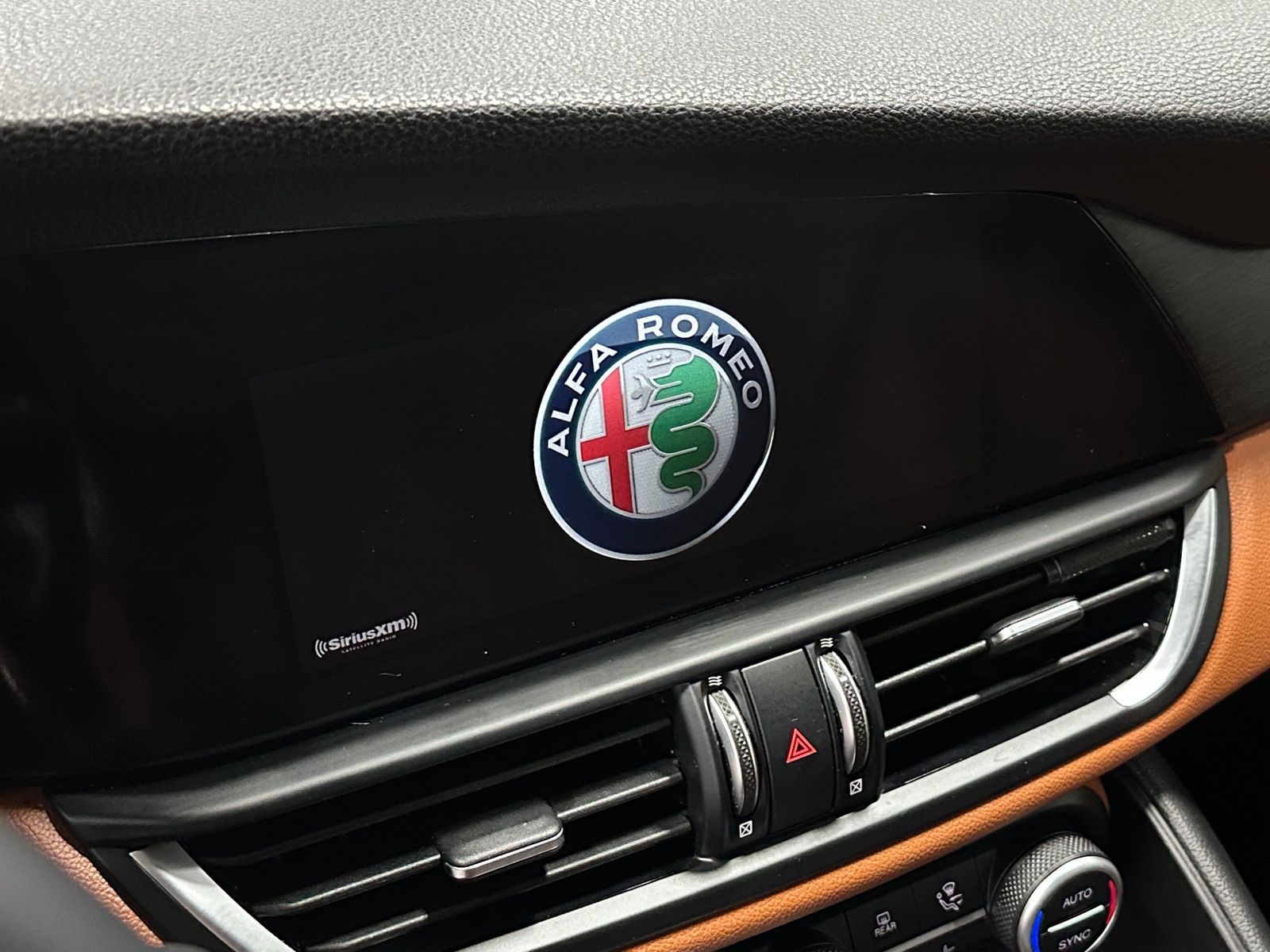 Thumbnail: 2020 Alfa Romeo Giulia - 3
