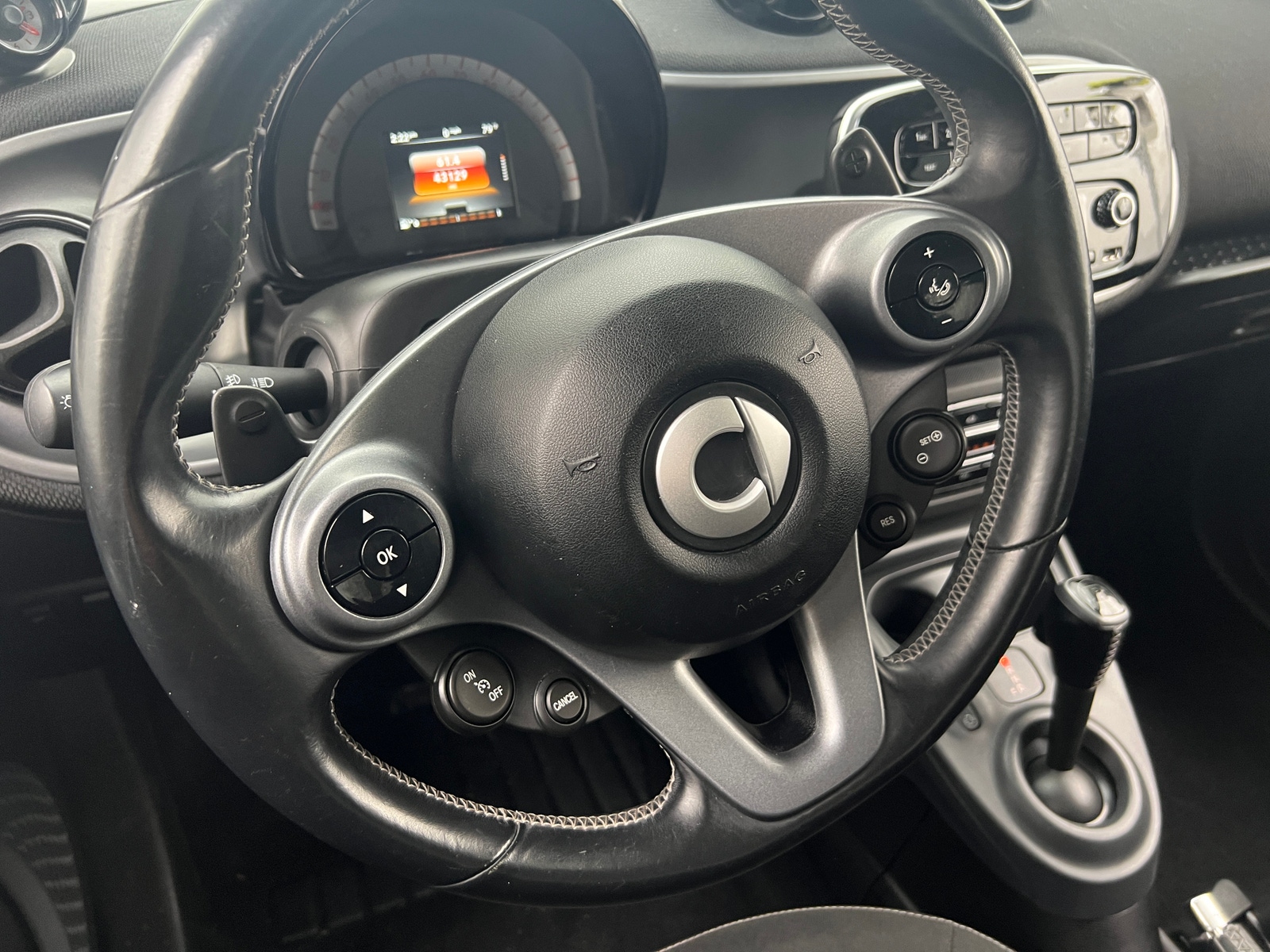 Thumbnail: 2017 smart fortwo - 5