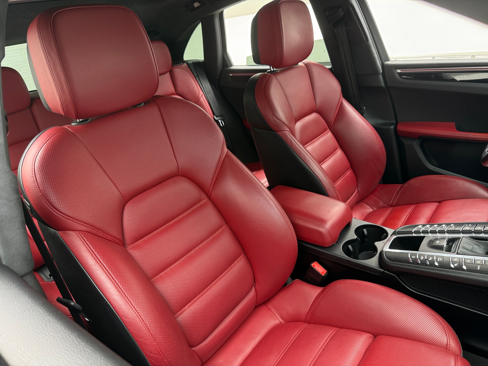 Thumbnail: 2018 Porsche Macan - 2