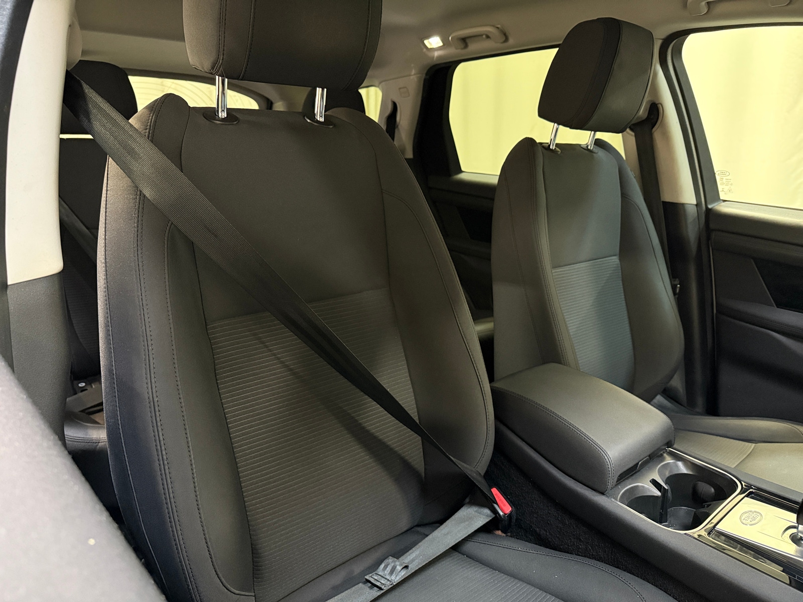 Thumbnail: 2020 Land Rover Discovery Sport - 2