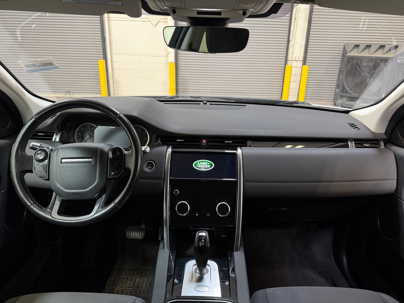Thumbnail: 2020 Land Rover Discovery Sport - 3