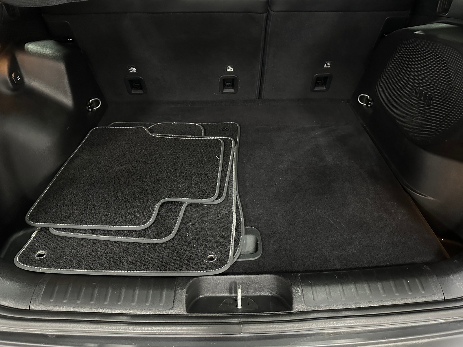 Thumbnail: 2021 Jeep Cherokee - 6