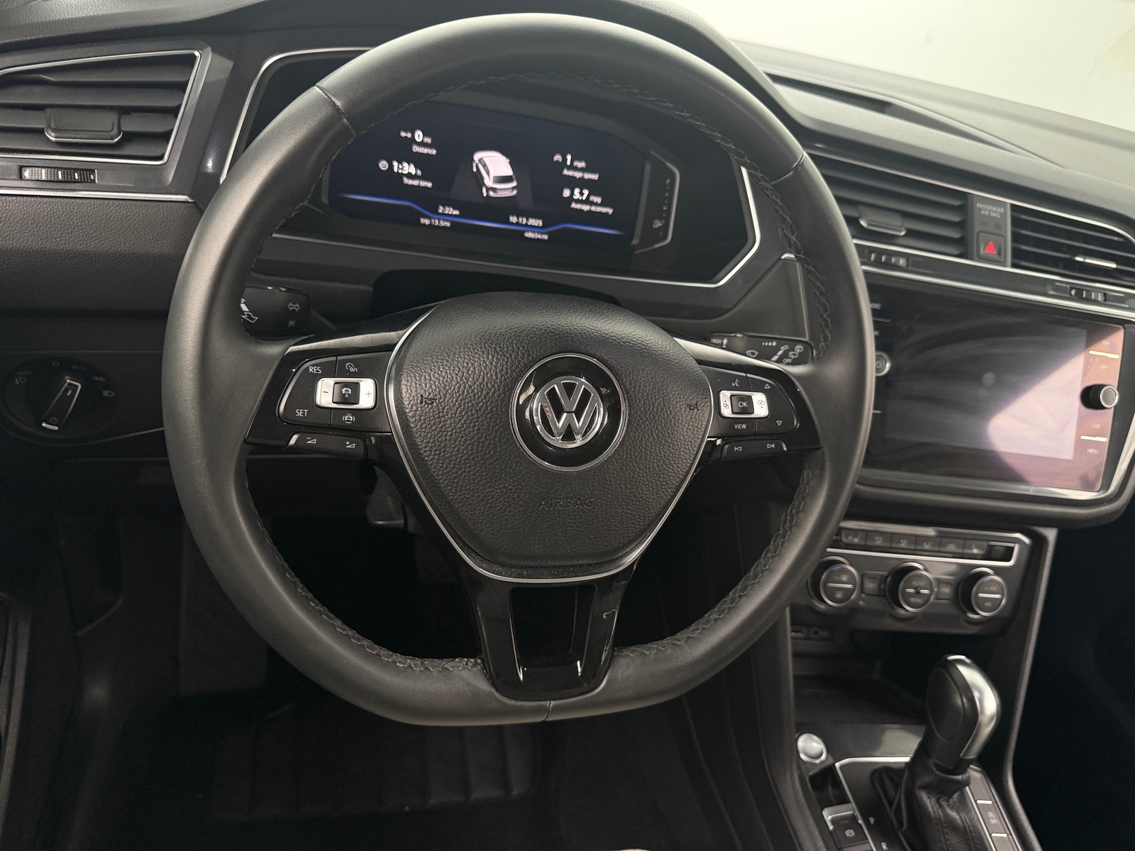 Thumbnail: 2020 Volkswagen Tiguan - 4