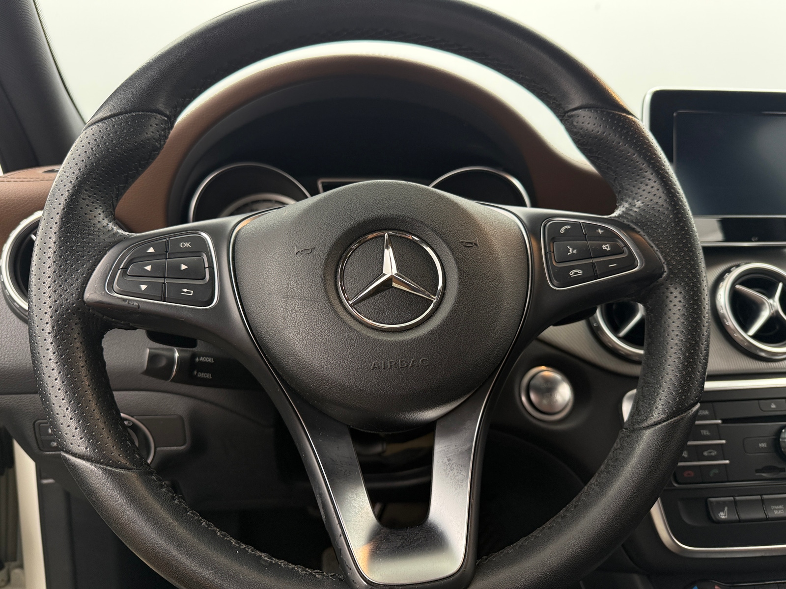 Thumbnail: 2017 Mercedes-Benz GLA - 4