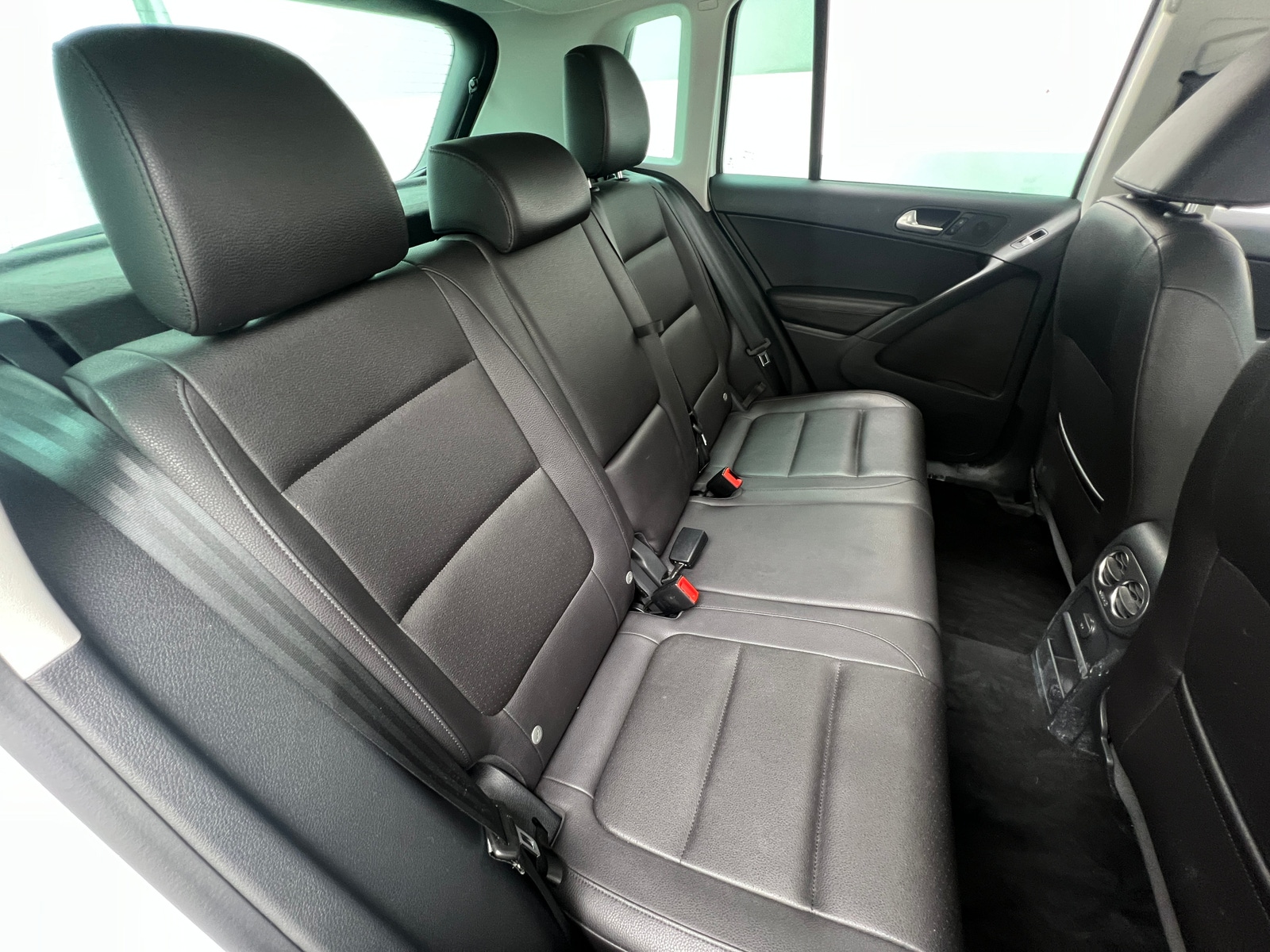Thumbnail: 2016 Volkswagen Tiguan - 6