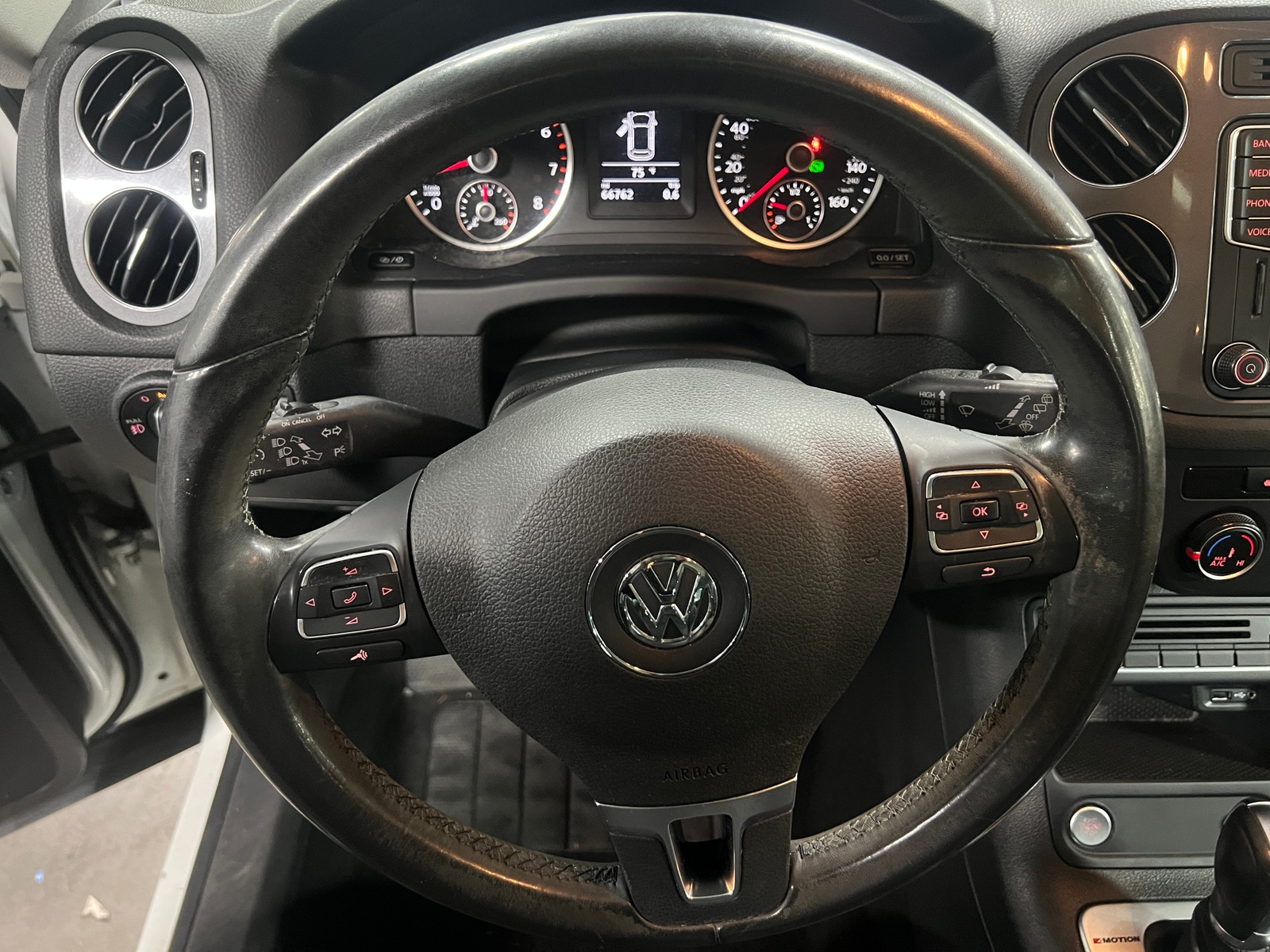 Thumbnail: 2016 Volkswagen Tiguan - 5