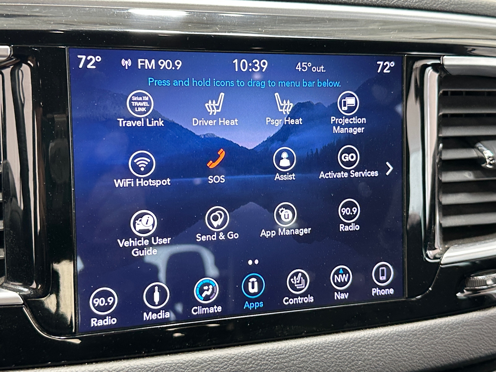 Thumbnail: 2018 Chrysler Pacifica - 3