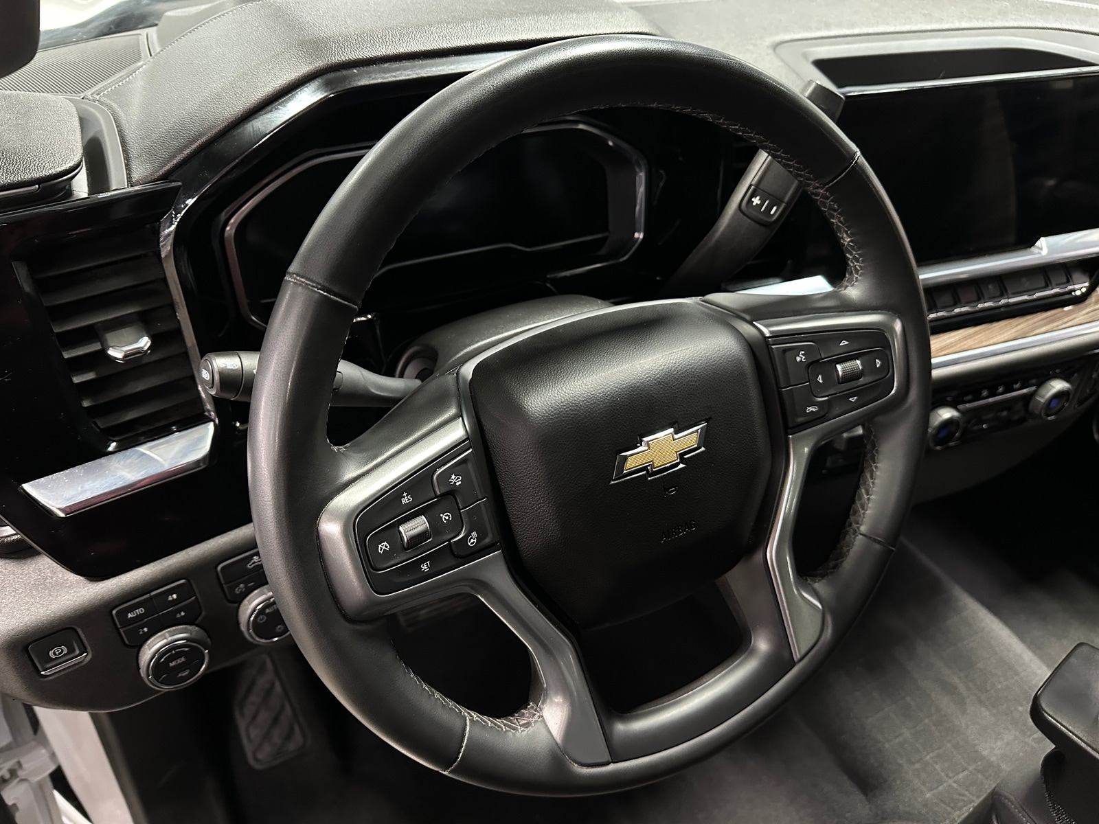 Thumbnail: 2024 Chevrolet Silverado 1500 - 5