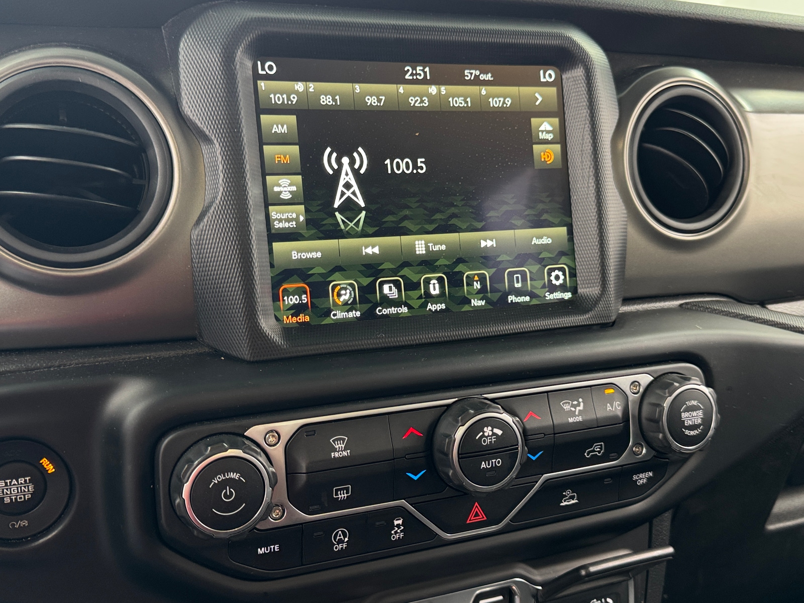 Thumbnail: 2023 Jeep Gladiator - 4