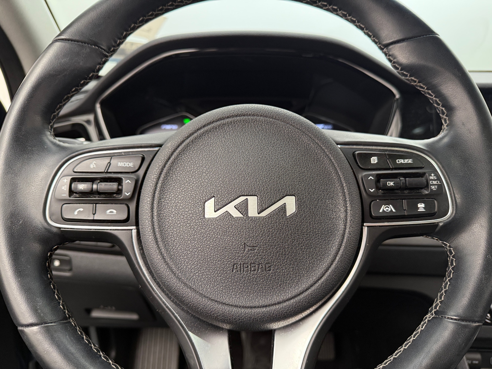 Thumbnail: 2022 Kia Niro - 4