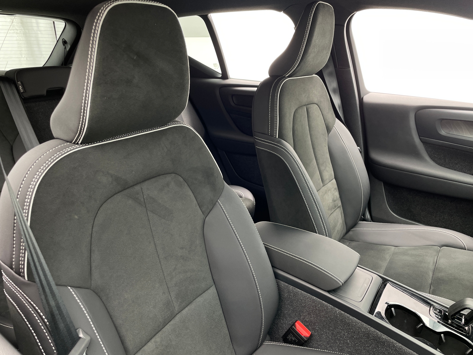 Thumbnail: 2023 Volvo XC40 - 2