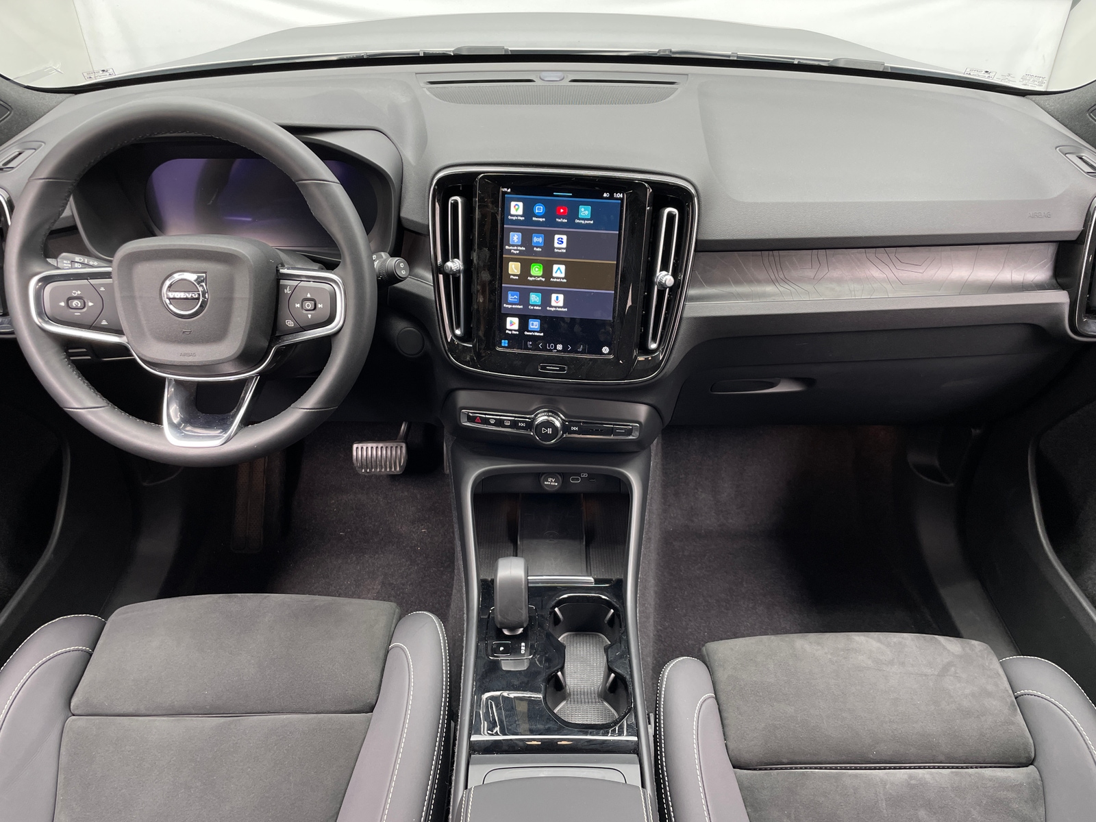 Thumbnail: 2023 Volvo XC40 - 3