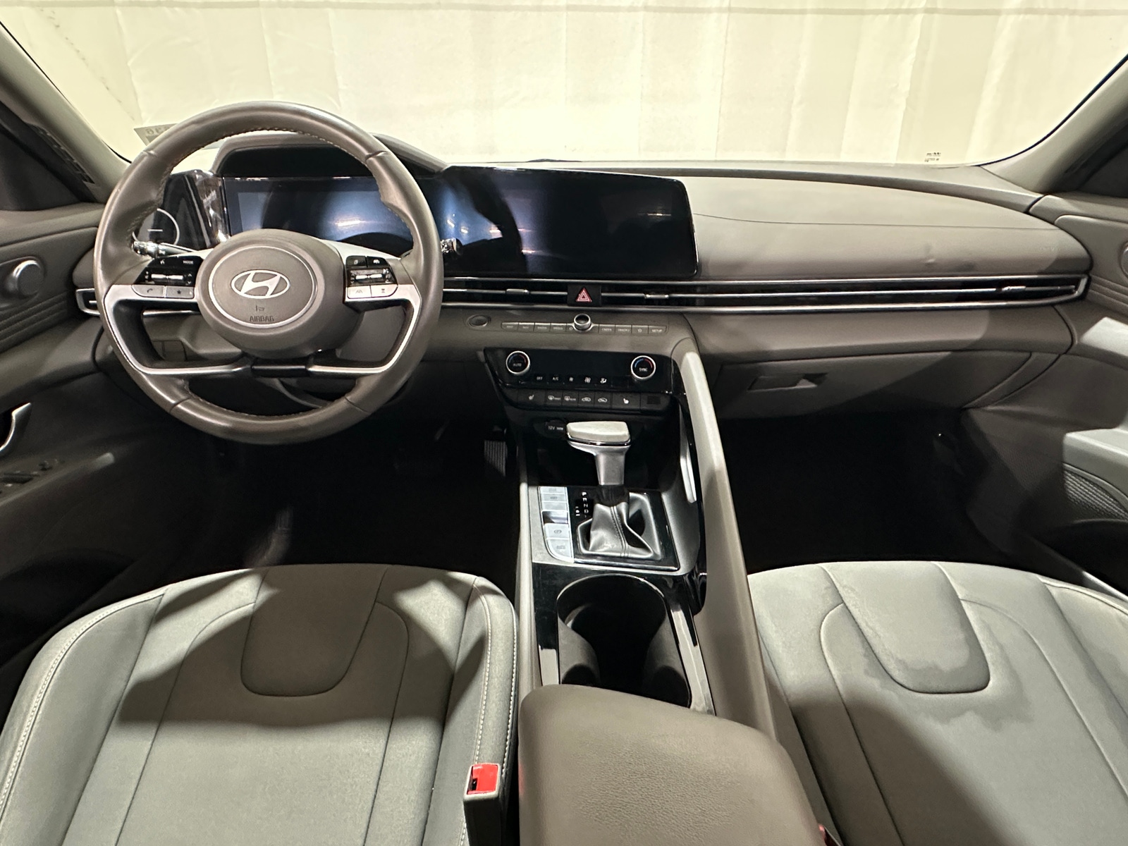 Thumbnail: 2024 Hyundai Elantra - 3