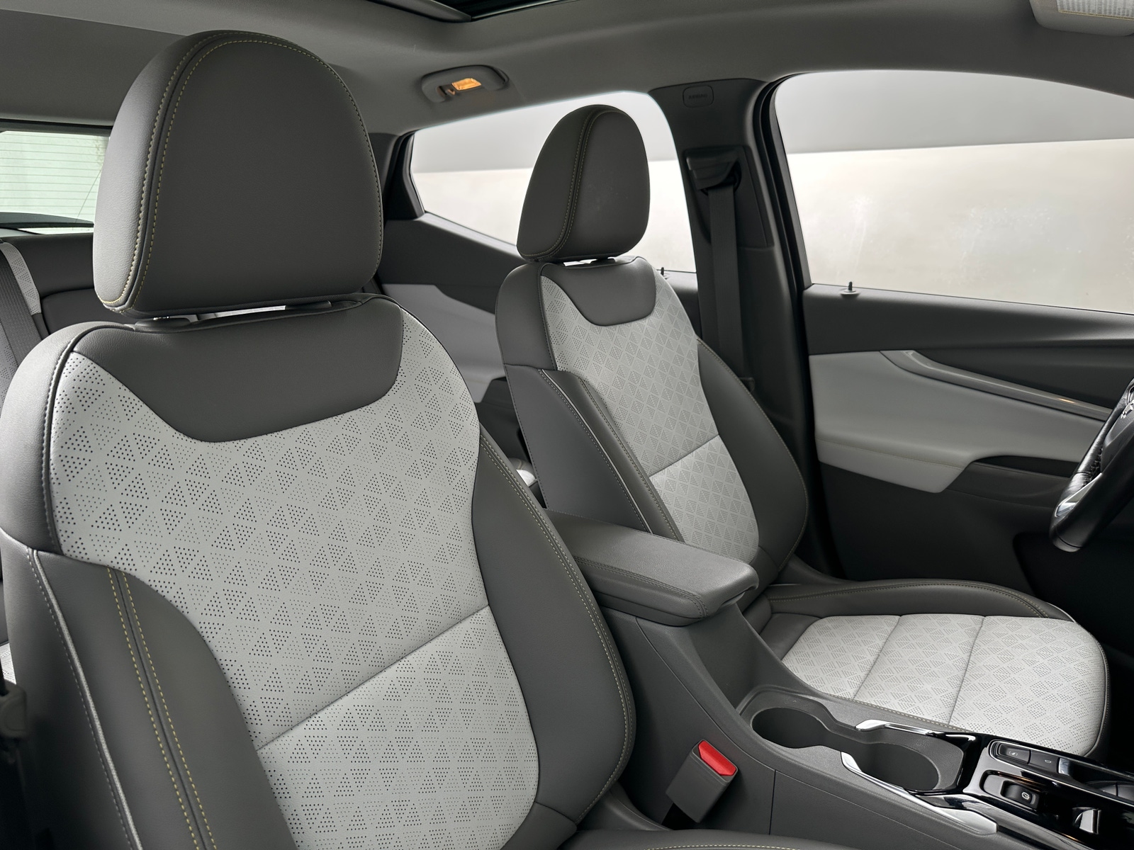 Thumbnail: 2022 Chevrolet Bolt EUV - 2