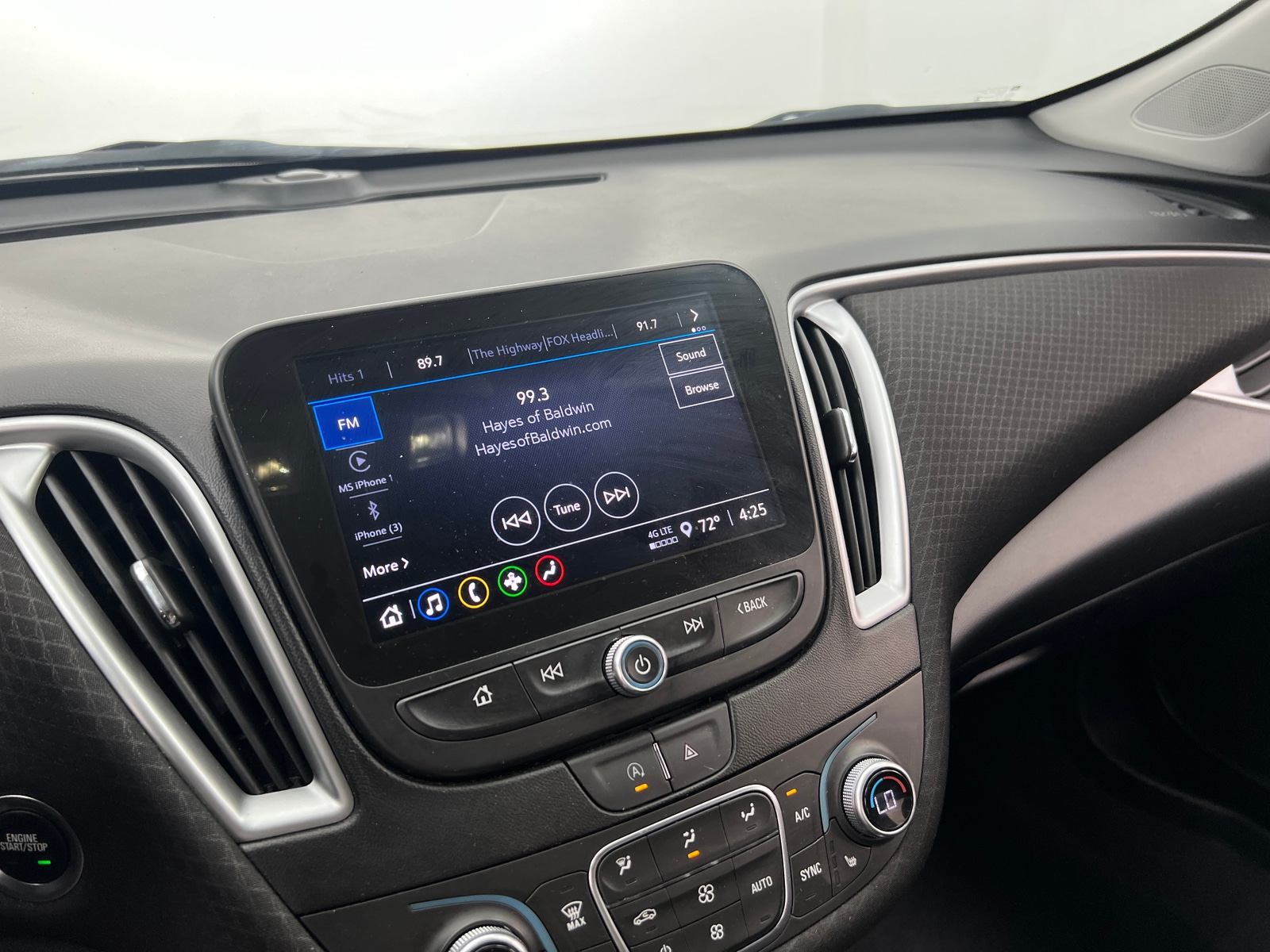 Thumbnail: 2023 Chevrolet Malibu - 4