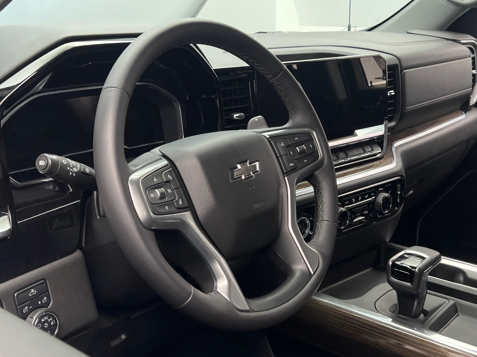 Thumbnail: 2022 Chevrolet Silverado 1500 - 5