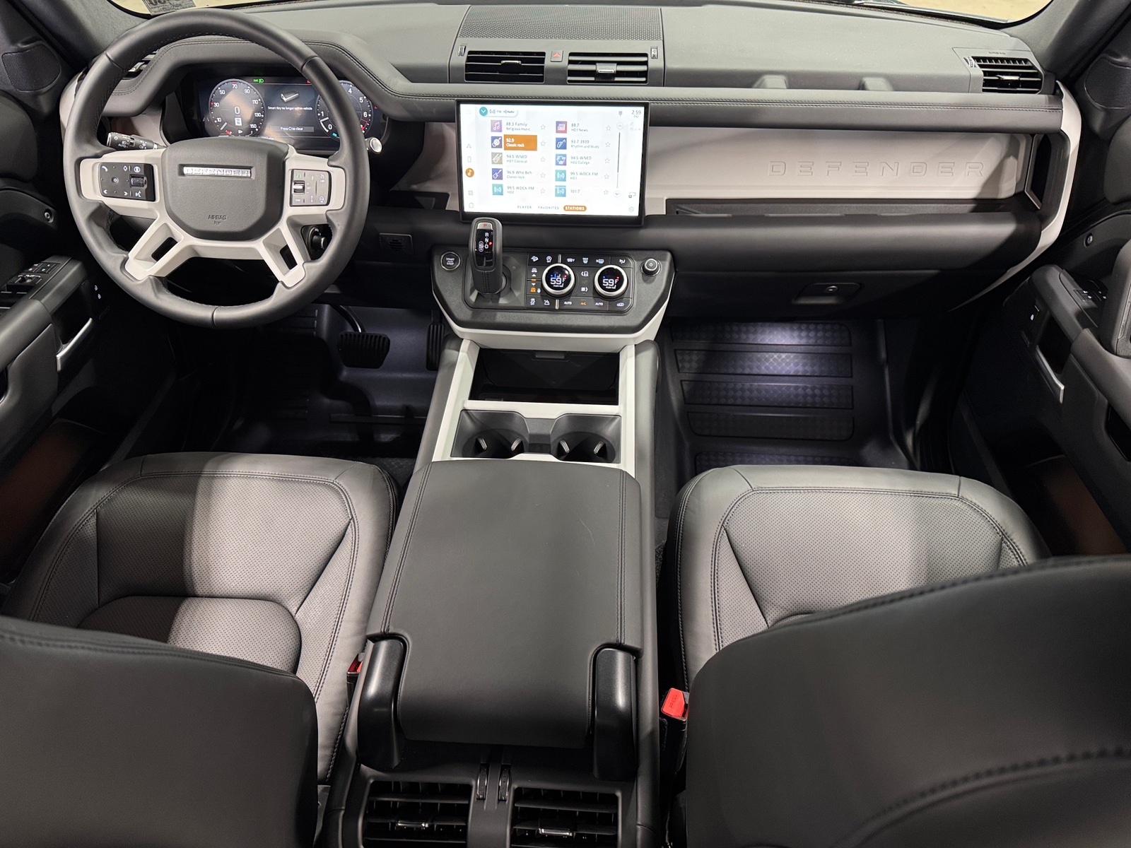 Thumbnail: 2025 Land Rover Defender - 2