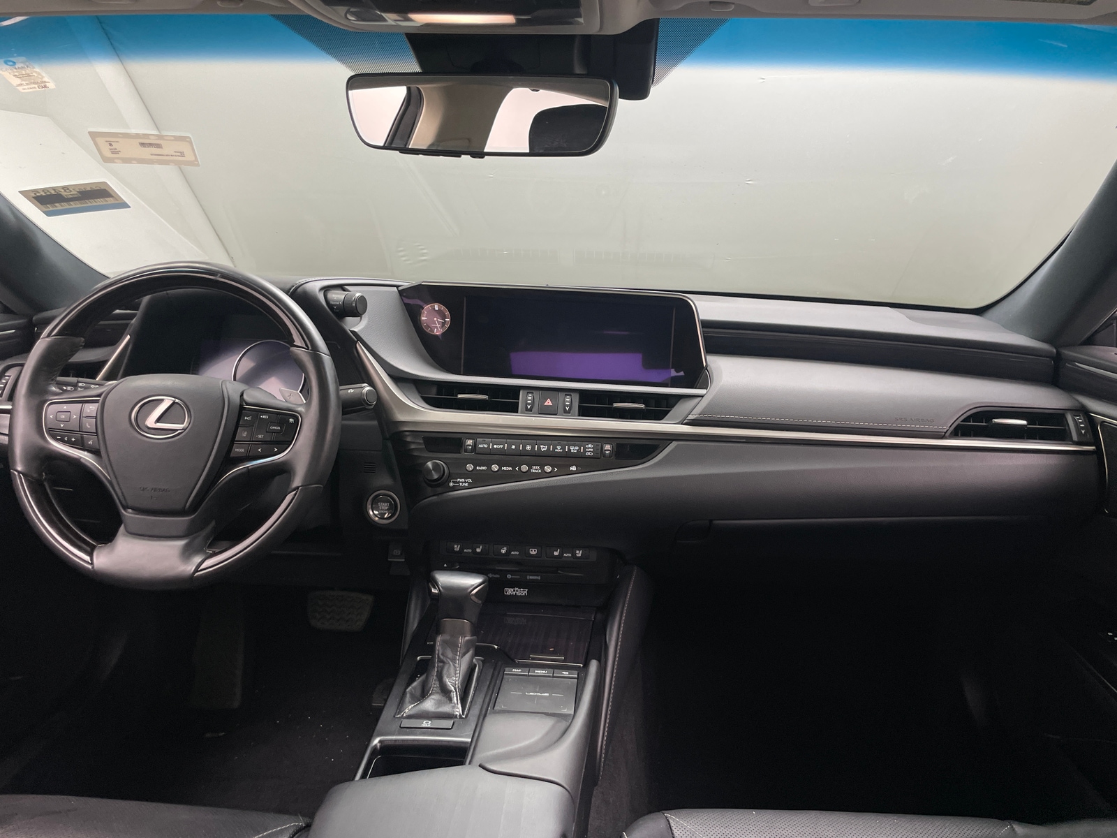 Thumbnail: 2020 Lexus ES - 2