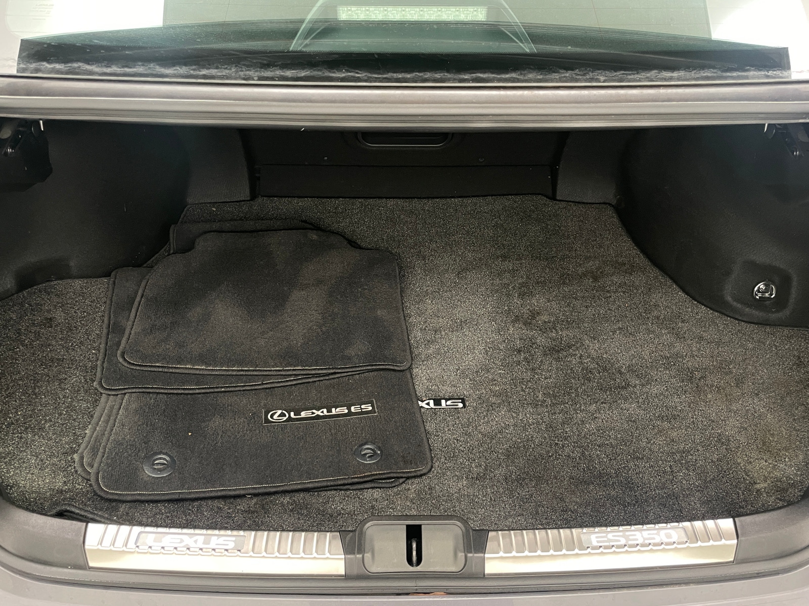 Thumbnail: 2020 Lexus ES - 6