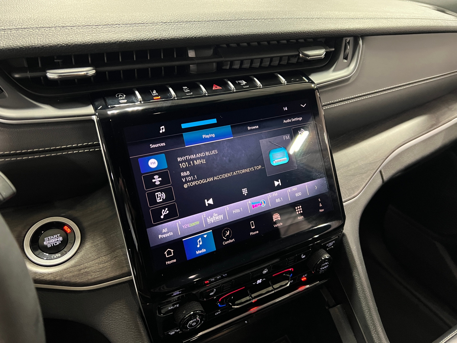 Thumbnail: 2024 Jeep Grand Cherokee - 3