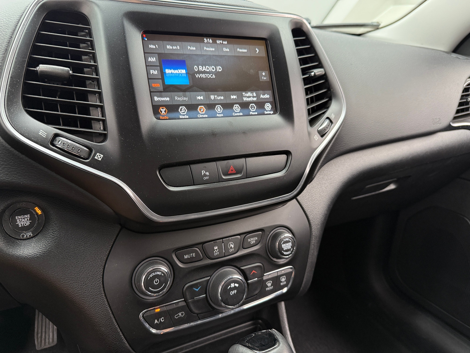 Thumbnail: 2020 Jeep Cherokee - 3