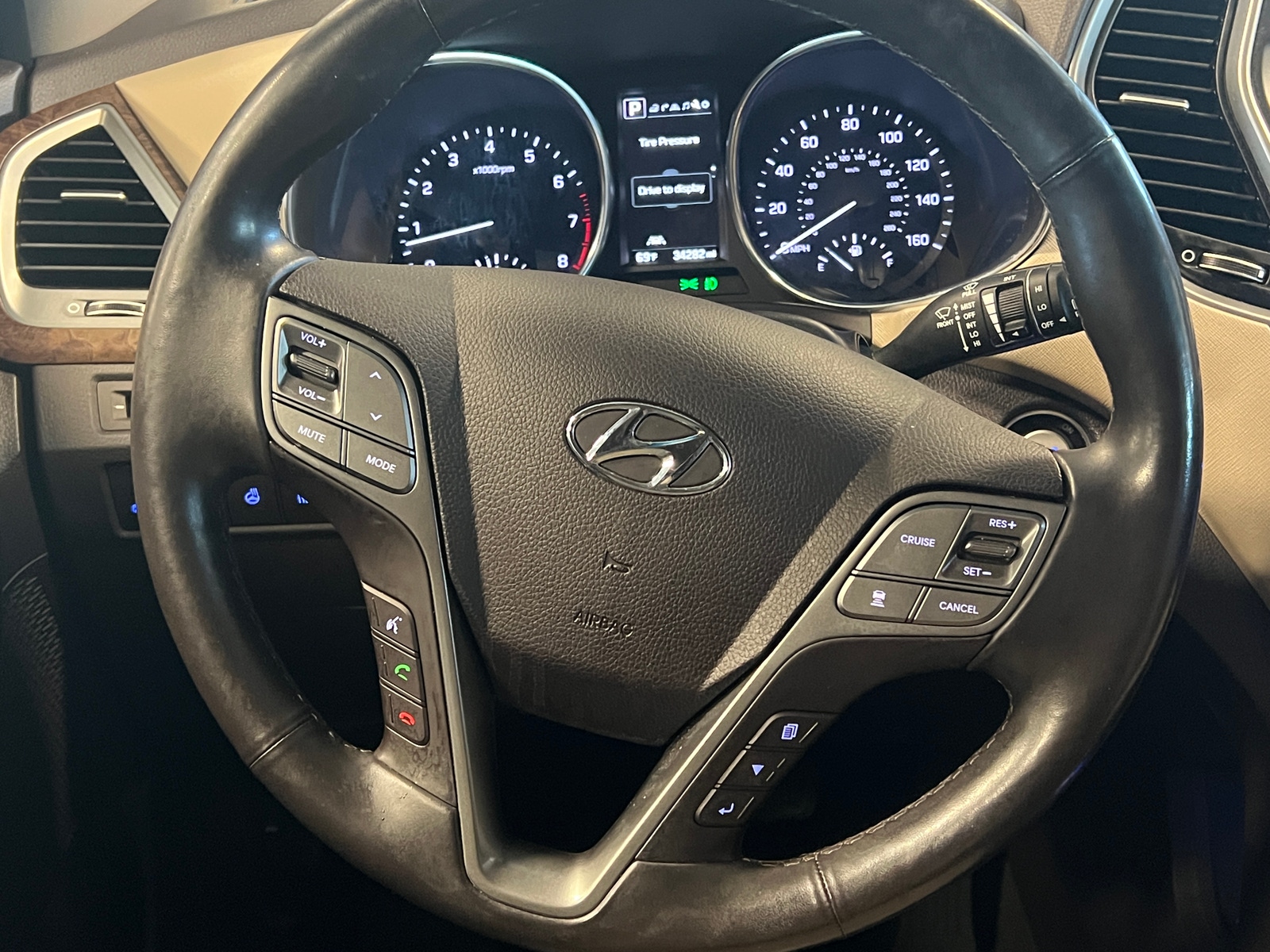 Thumbnail: 2017 Hyundai Santa Fe - 4