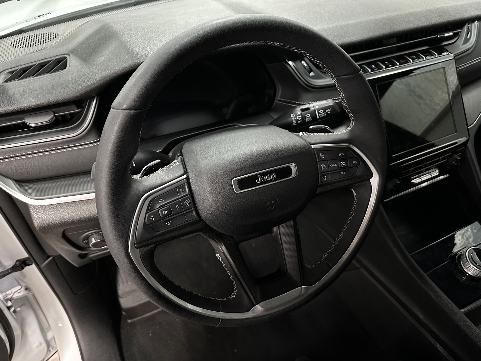 Thumbnail: 2024 Jeep Grand Cherokee - 4