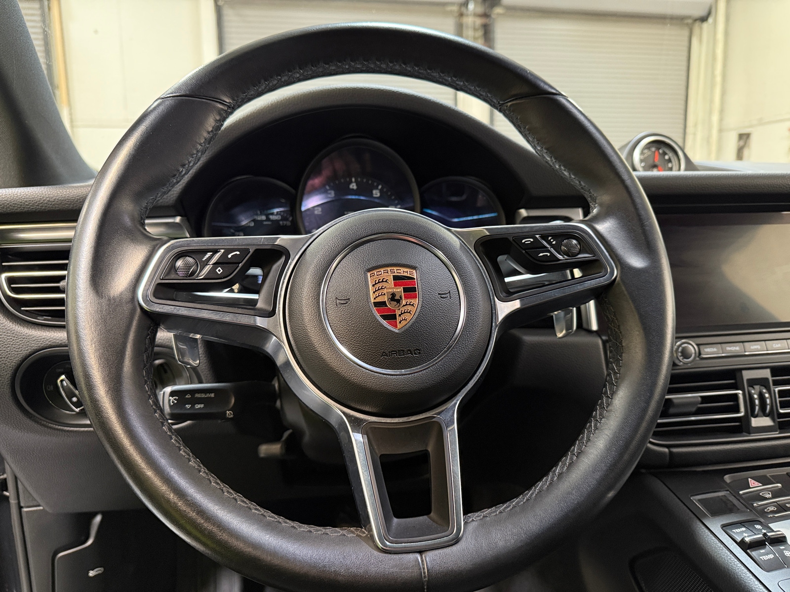 Thumbnail: 2019 Porsche Macan - 4