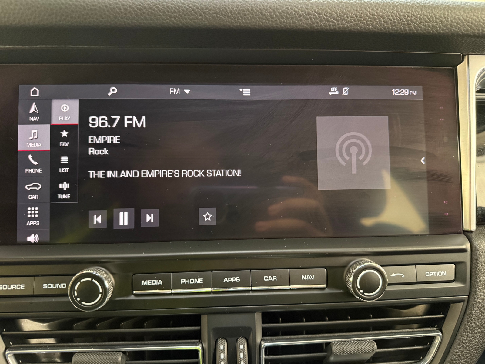 Thumbnail: 2019 Porsche Macan - 3