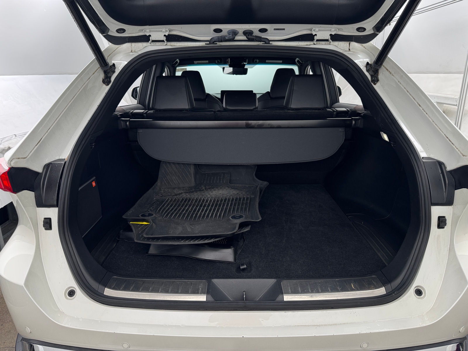 Thumbnail: 2021 Toyota Venza - 6