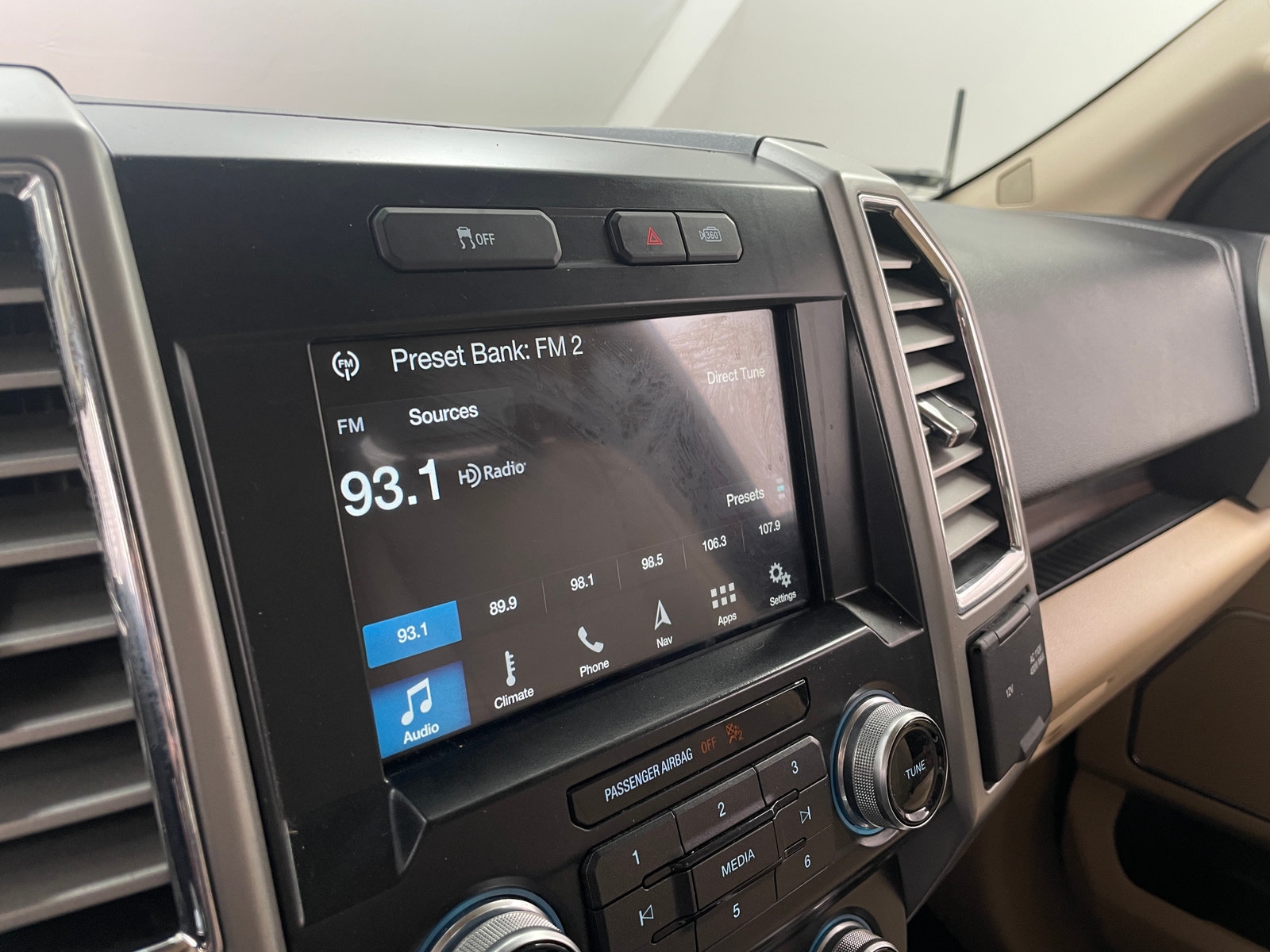 Thumbnail: 2016 Ford Econoline - 3