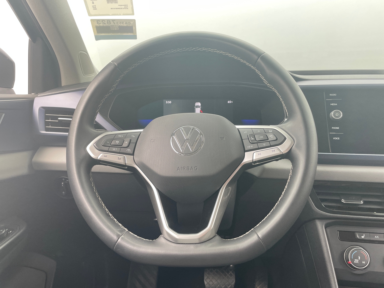 Thumbnail: 2022 Volkswagen Taos - 4