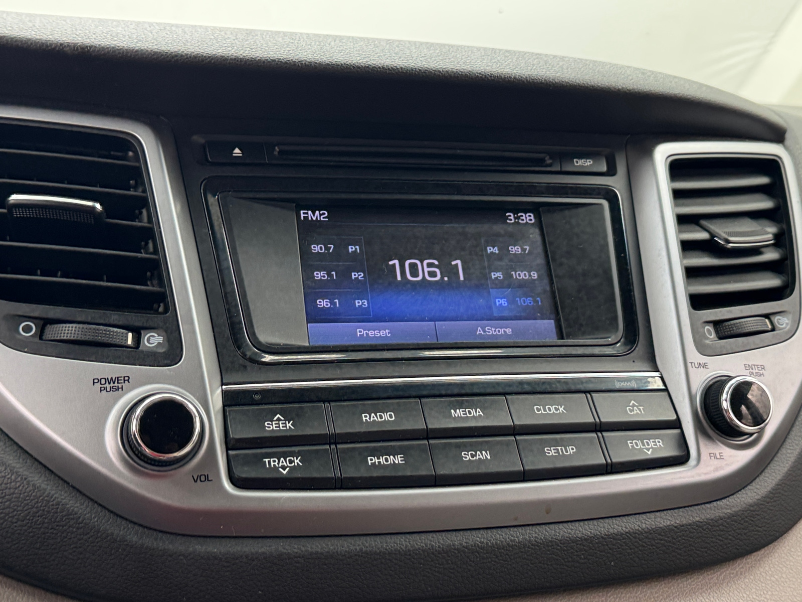 Thumbnail: 2016 Hyundai Tucson - 4