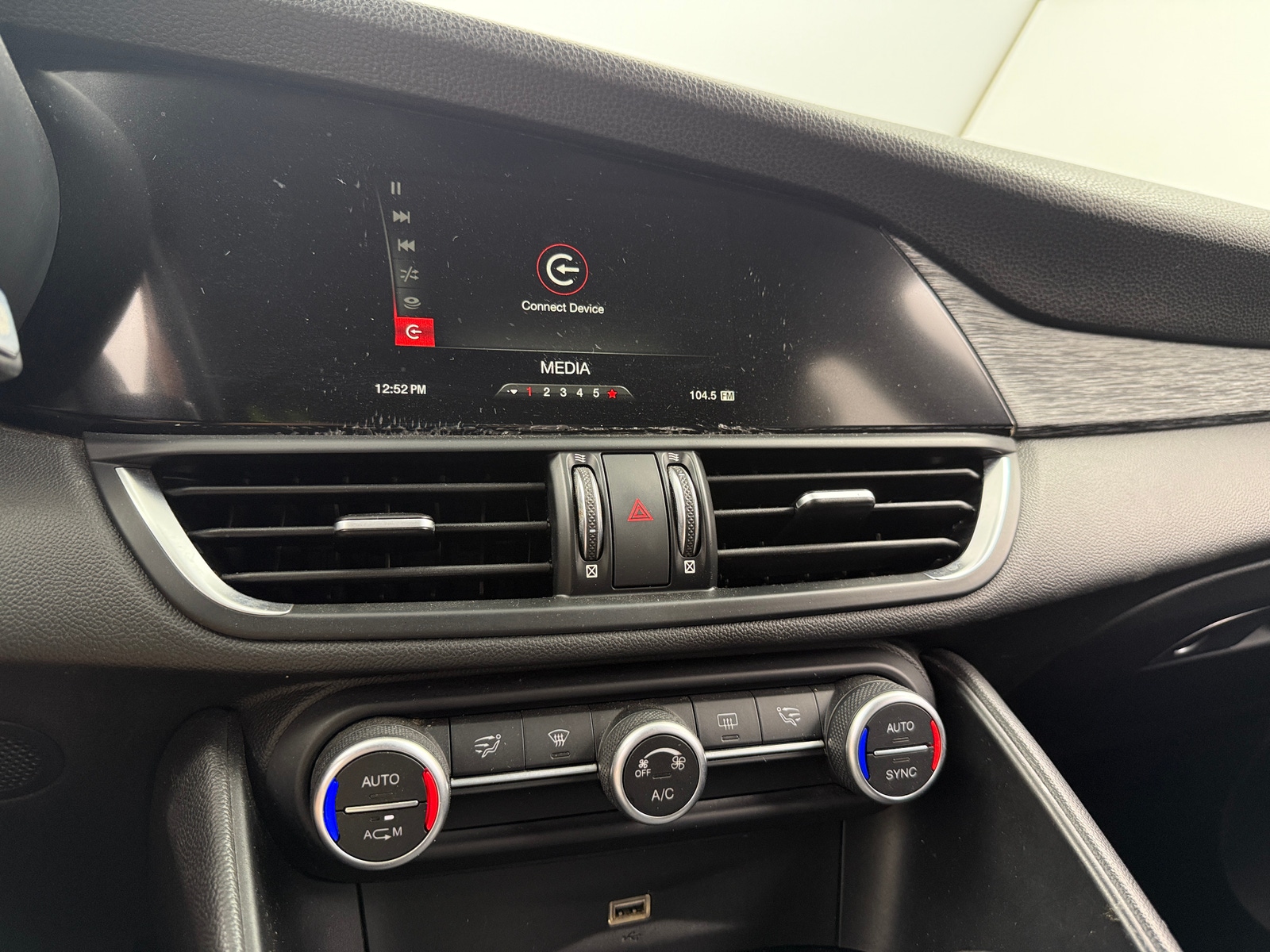 Thumbnail: 2019 Alfa Romeo Giulia - 3