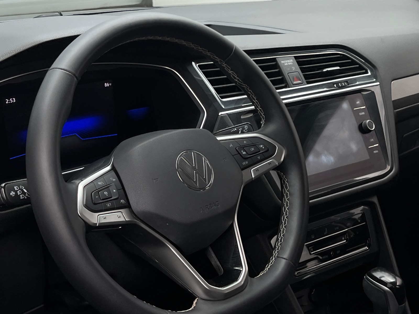 Thumbnail: 2022 Volkswagen Tiguan - 4