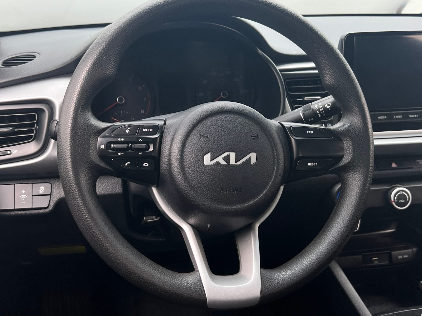 Thumbnail: 2022 Kia Rio - 5