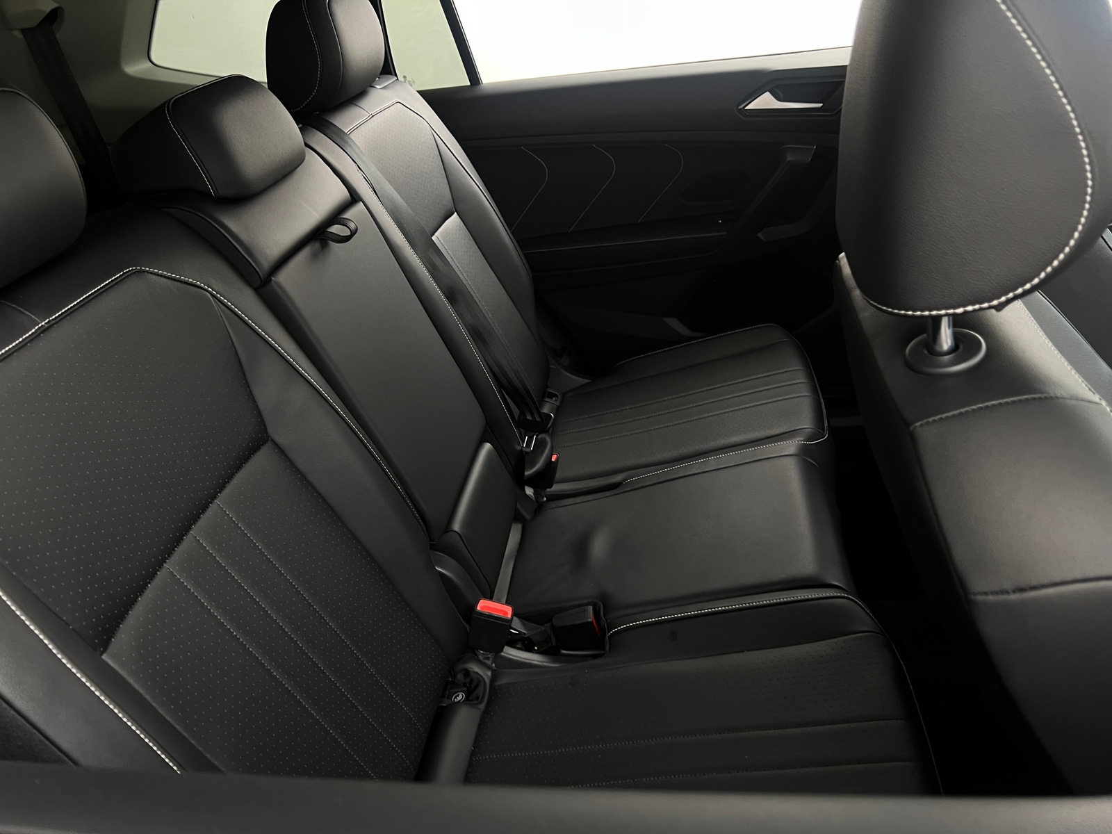 Thumbnail: 2022 Volkswagen Tiguan - 5