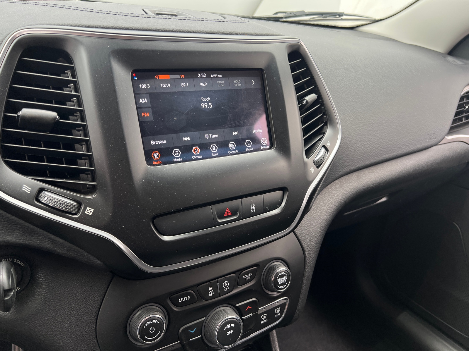 Thumbnail: 2021 Jeep Cherokee - 4