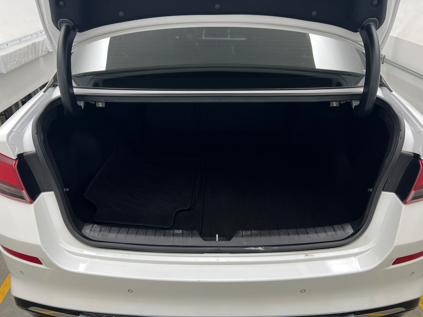 Thumbnail: 2019 Kia Optima - 6