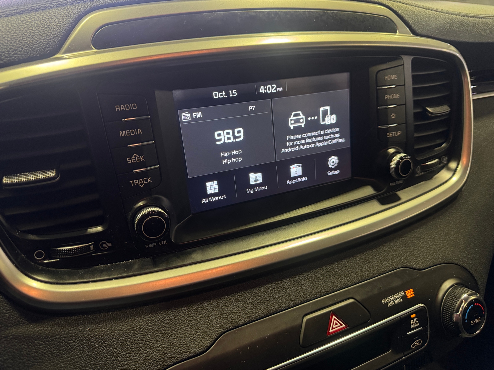 Thumbnail: 2019 Kia Sorento - 4