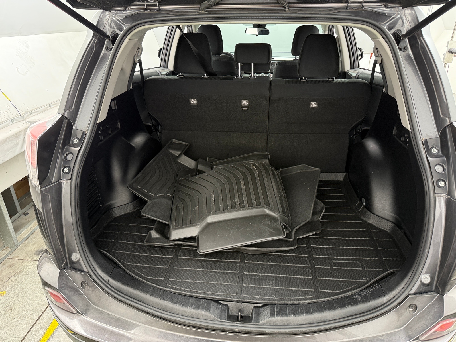 Thumbnail: 2017 Toyota RAV4 - 7