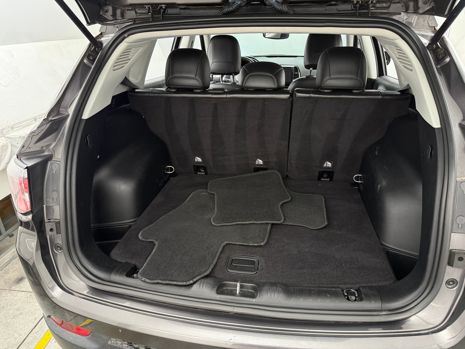 Thumbnail: 2018 Jeep Compass - 7