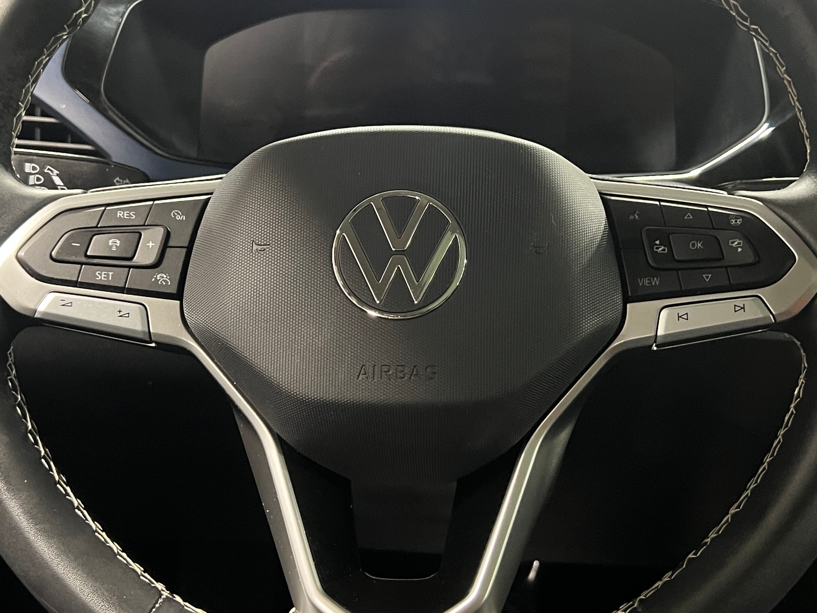 Thumbnail: 2023 Volkswagen Taos - 4