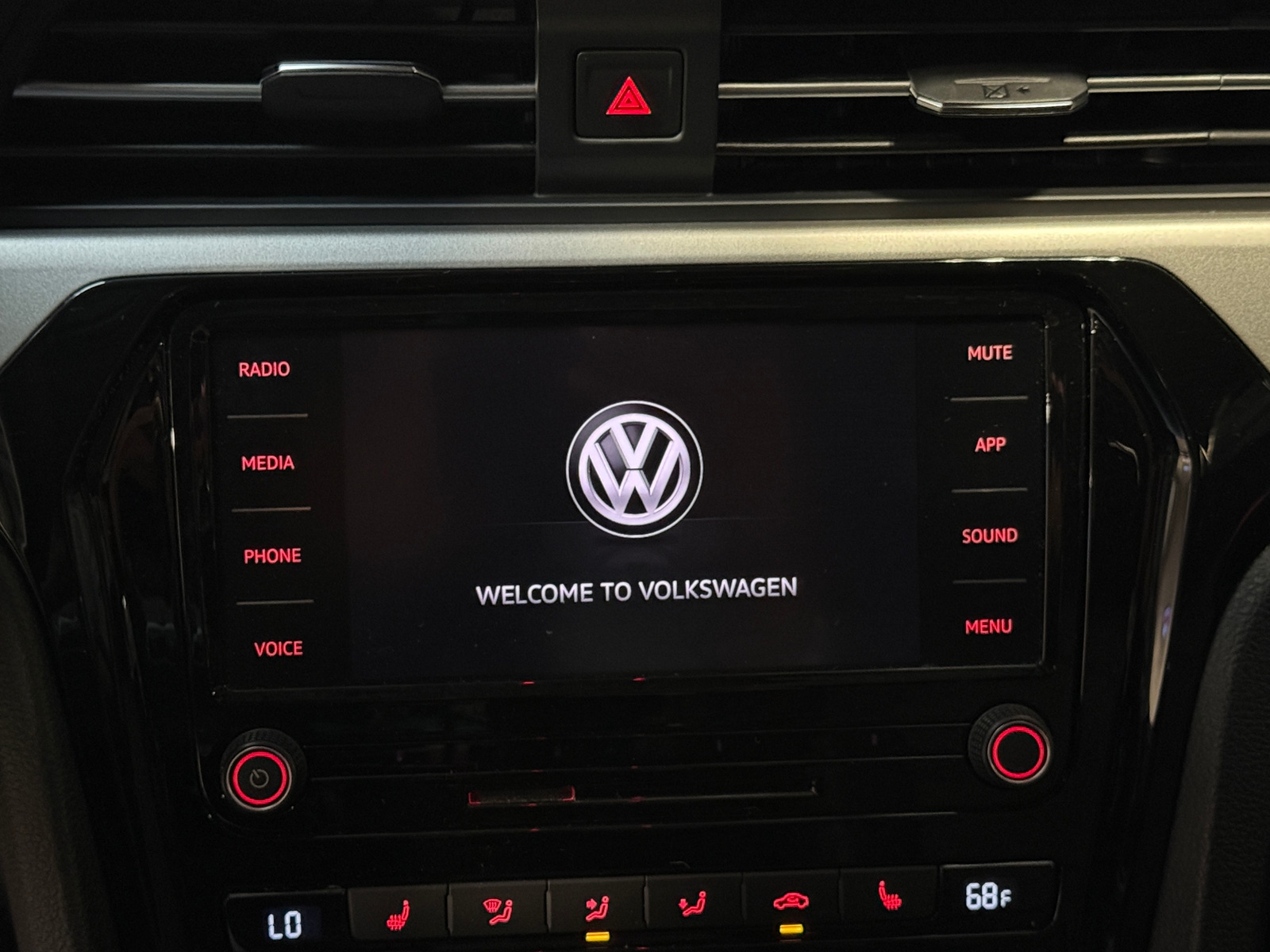 Thumbnail: 2021 Volkswagen Passat - 4