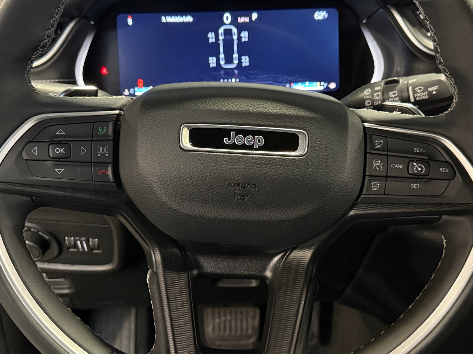 Thumbnail: 2024 Jeep Grand Cherokee L - 4